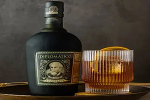 Místní vlastnosti rumu v různých zemích po celém světě